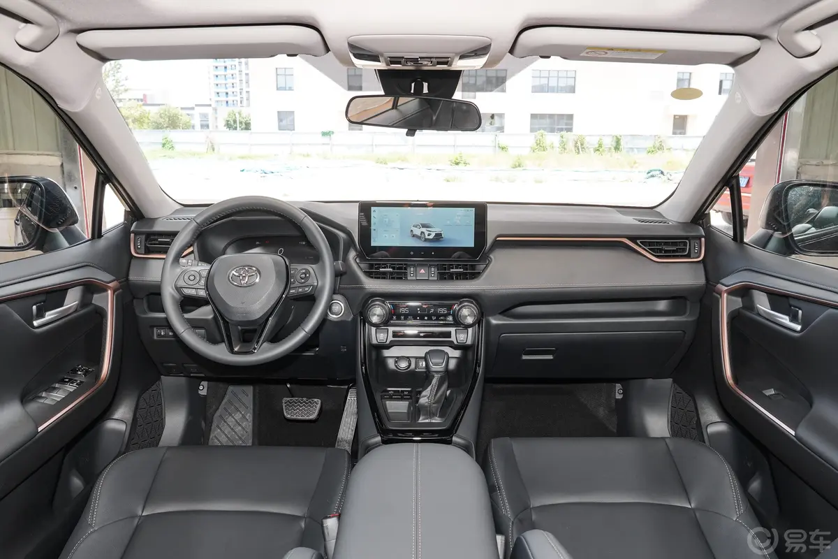 威兰达2.0L 两驱豪华PLUS版内饰全景正拍