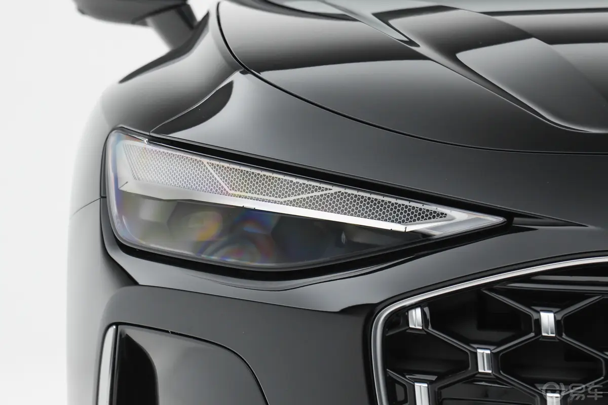 奥迪A6L2.0T quattro尊享致雅型外观灯组