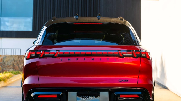 7028513fly1ibl72fidwqj21hc0u0af0