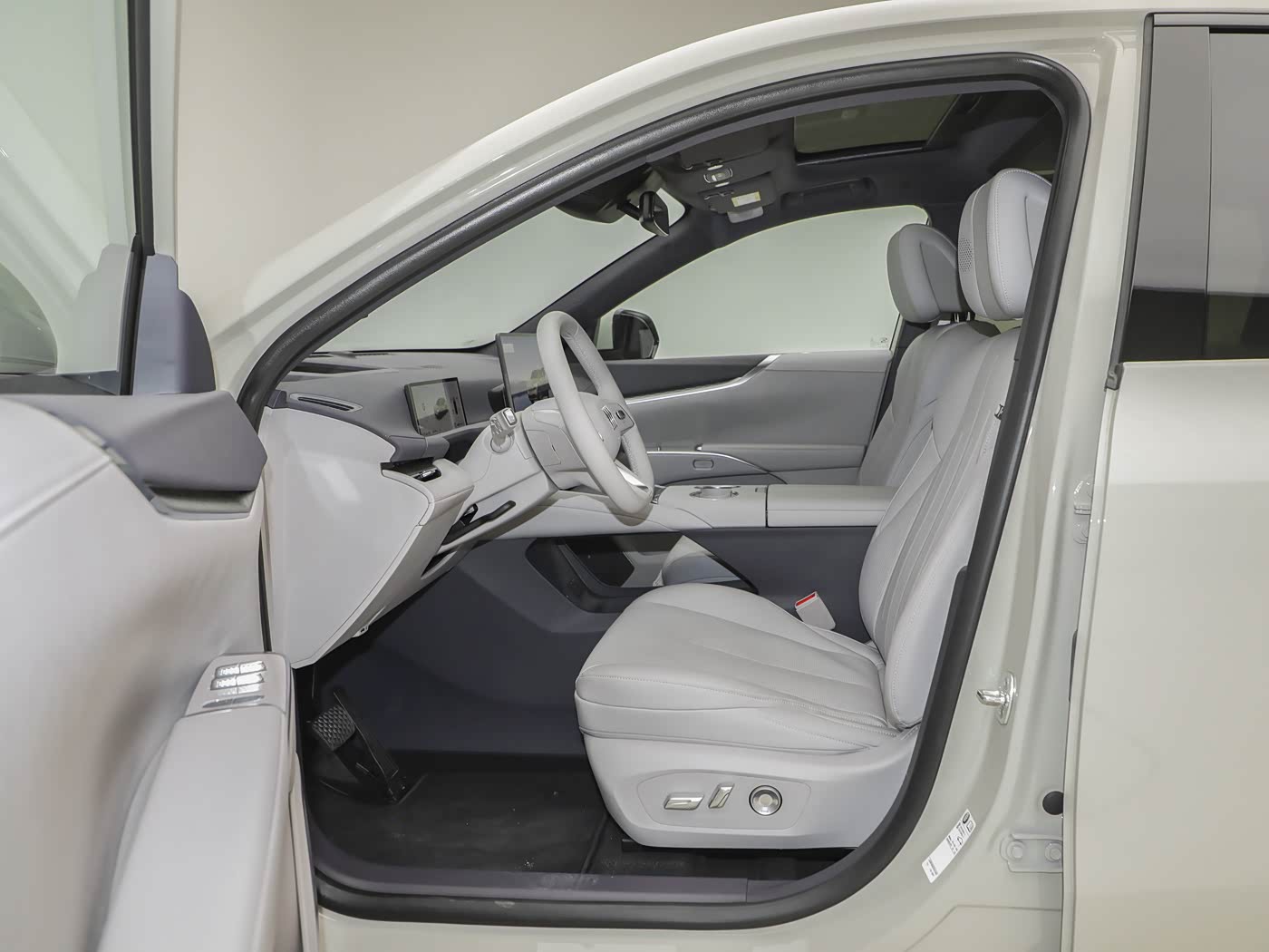 1400x1050_autohomecar__ChxpVmnCIiqAXQsiABKxYY4w4h0739